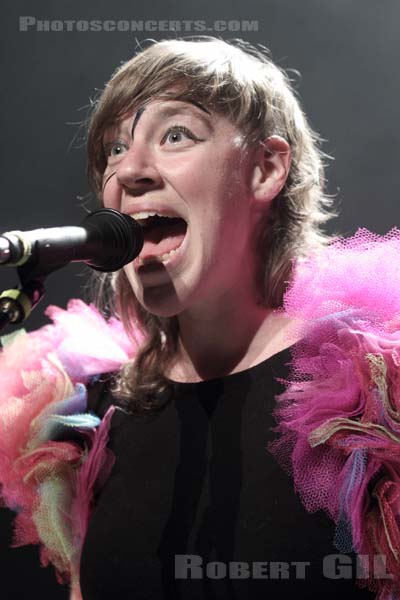 TUNE YARDS - 2011-06-02 - PARIS - Cafe de la Danse - 